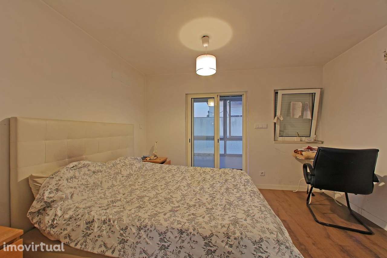 Elegante Apartamento T3 na Amadora – Espaço, Localização e Potencial - Grande imagem: 4/16