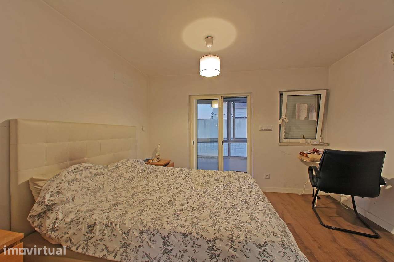 Elegante Apartamento T3 na Amadora – Espaço, Localização e Potencial - Grande imagem: 4/16