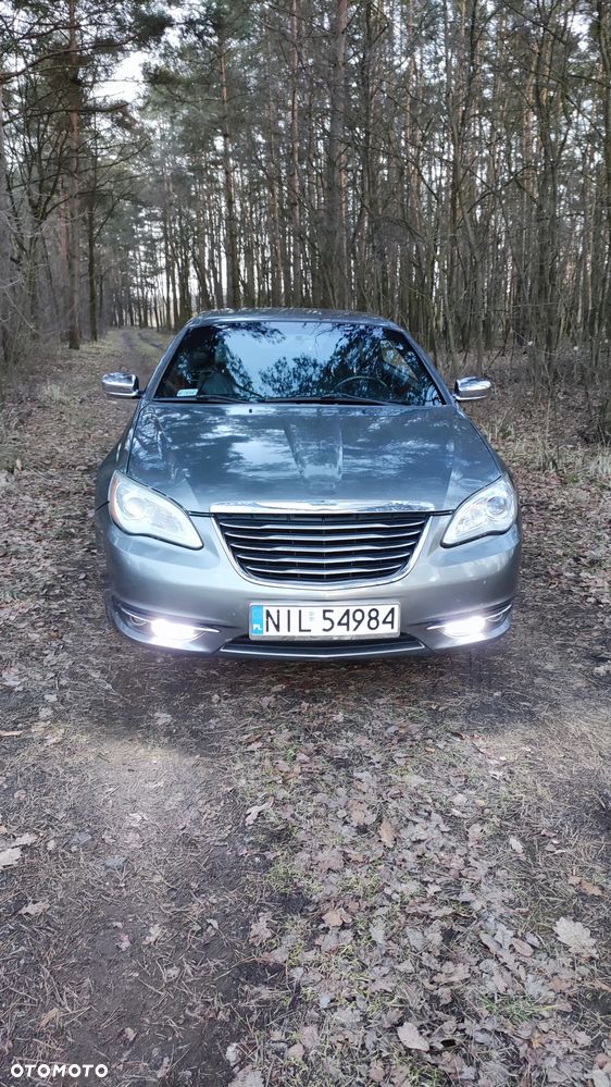 Chrysler 200 - 2