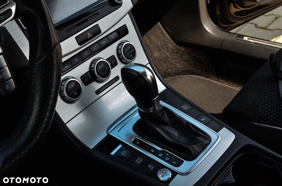 Volkswagen Passat Variant 2.0 TDI DSG BlueMotion Technology R-Line - 28