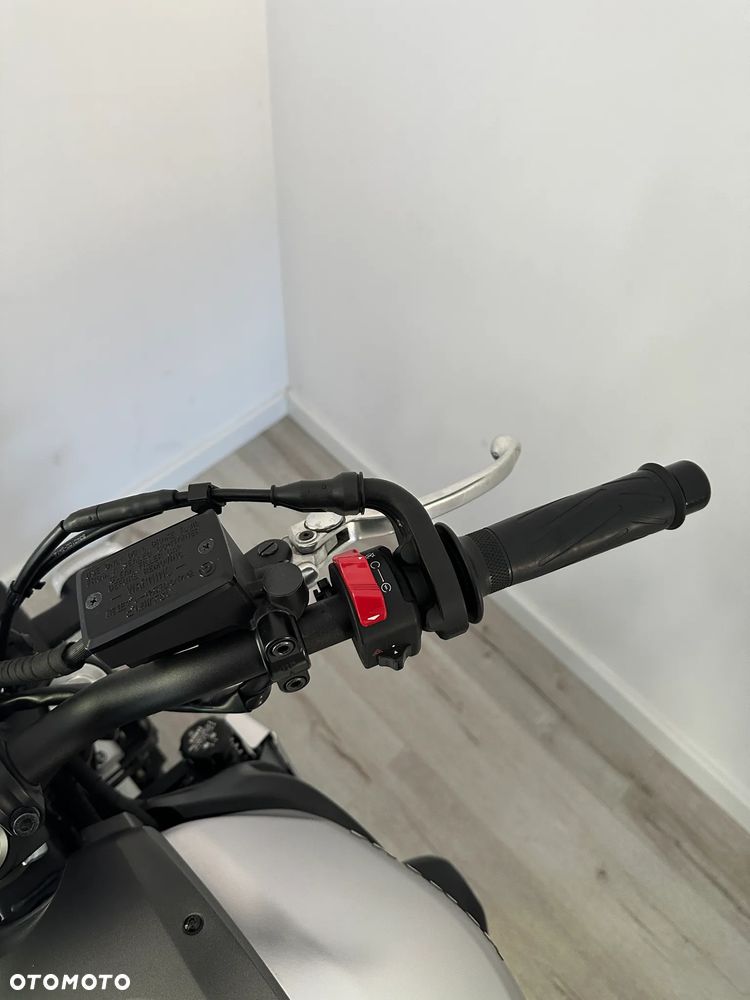 Yamaha XSR - 22