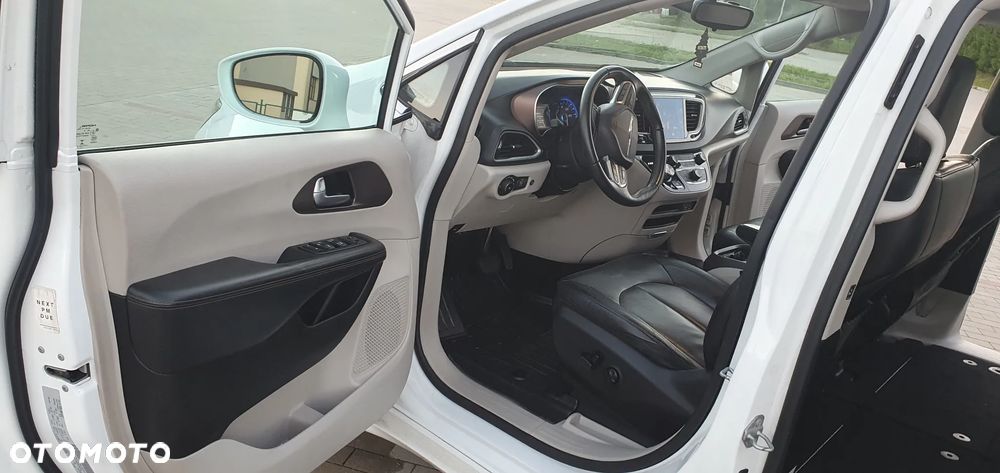 Chrysler Pacifica - 15