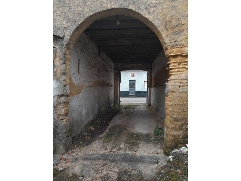 Moradia T5 em Porto de Covões (Para Reconstrução) - Grande imagem: 4/9