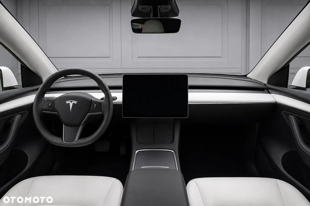 Tesla Model Y - 3