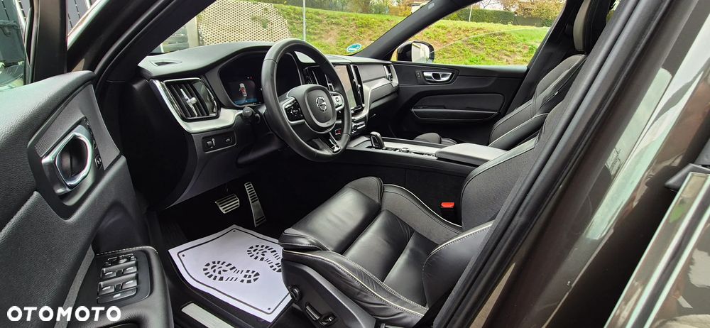 Volvo XC 60 T5 AWD R-Design - 33