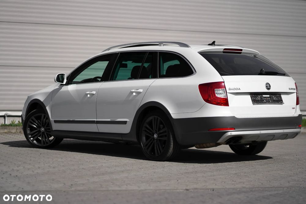 Skoda Superb 2.0 TDI Platinum Outdoor DSG - 11