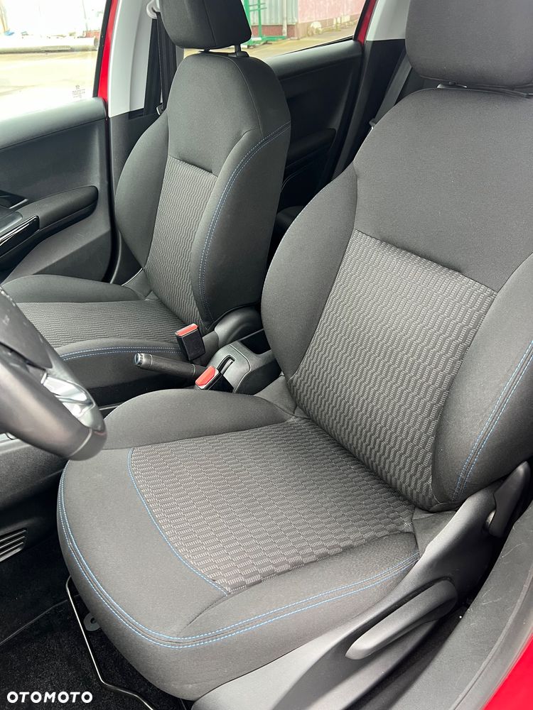 Peugeot 208 - 15