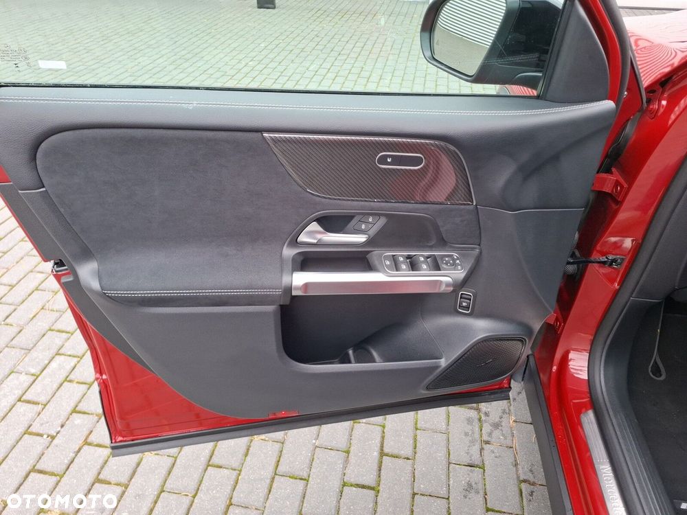 Mercedes-Benz GLB 200 AMG Line 7G-DCT - 17