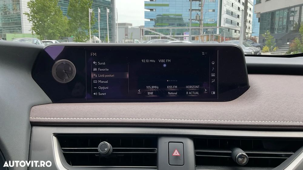 Lexus UX 250h 2.0L HEV 20H- (178 HP) 4X4 CVT Luxury - 25