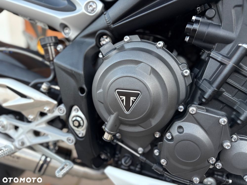 Triumph Street Triple - 19