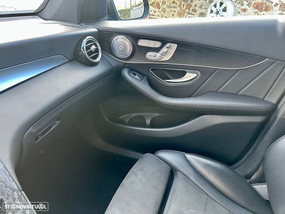 Mercedes-Benz GLC 300 e Coupe 4Matic 9G-TRONIC AMG Line - 29