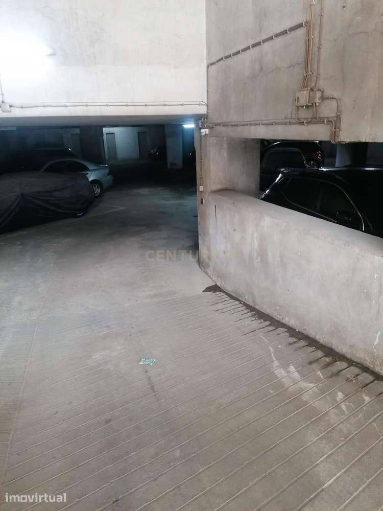 EM BEJA -CENTRO- Oportunidade única de adquirir um lugar de  estaciona - Grande imagem: 3/4