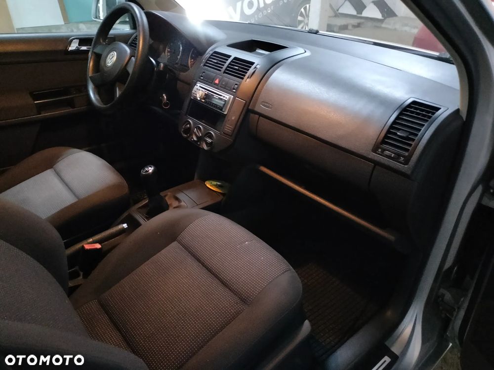 Volkswagen Polo 1.4 16V Comfortline - 22