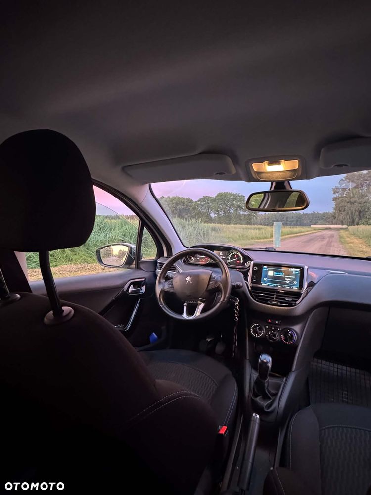 Peugeot 208 - 4