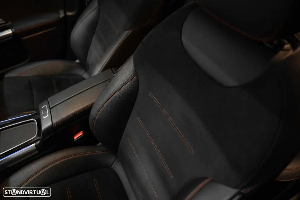 Mercedes-Benz GLA 200 d AMG Line - 25