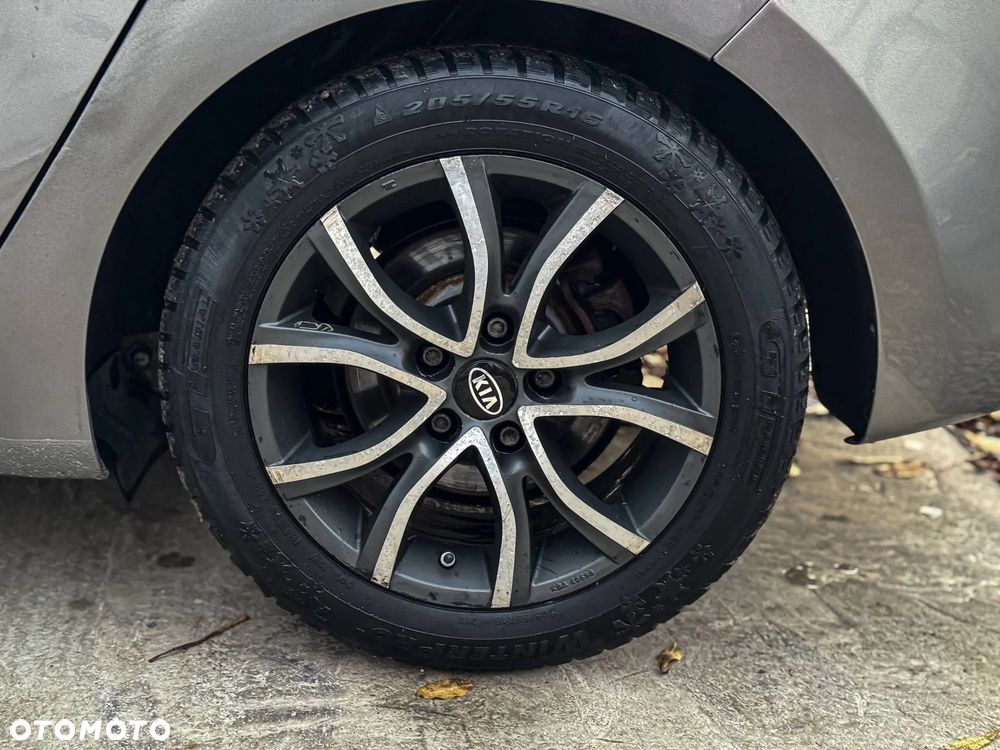 Kia Carens 1.7 CRDi M - 22