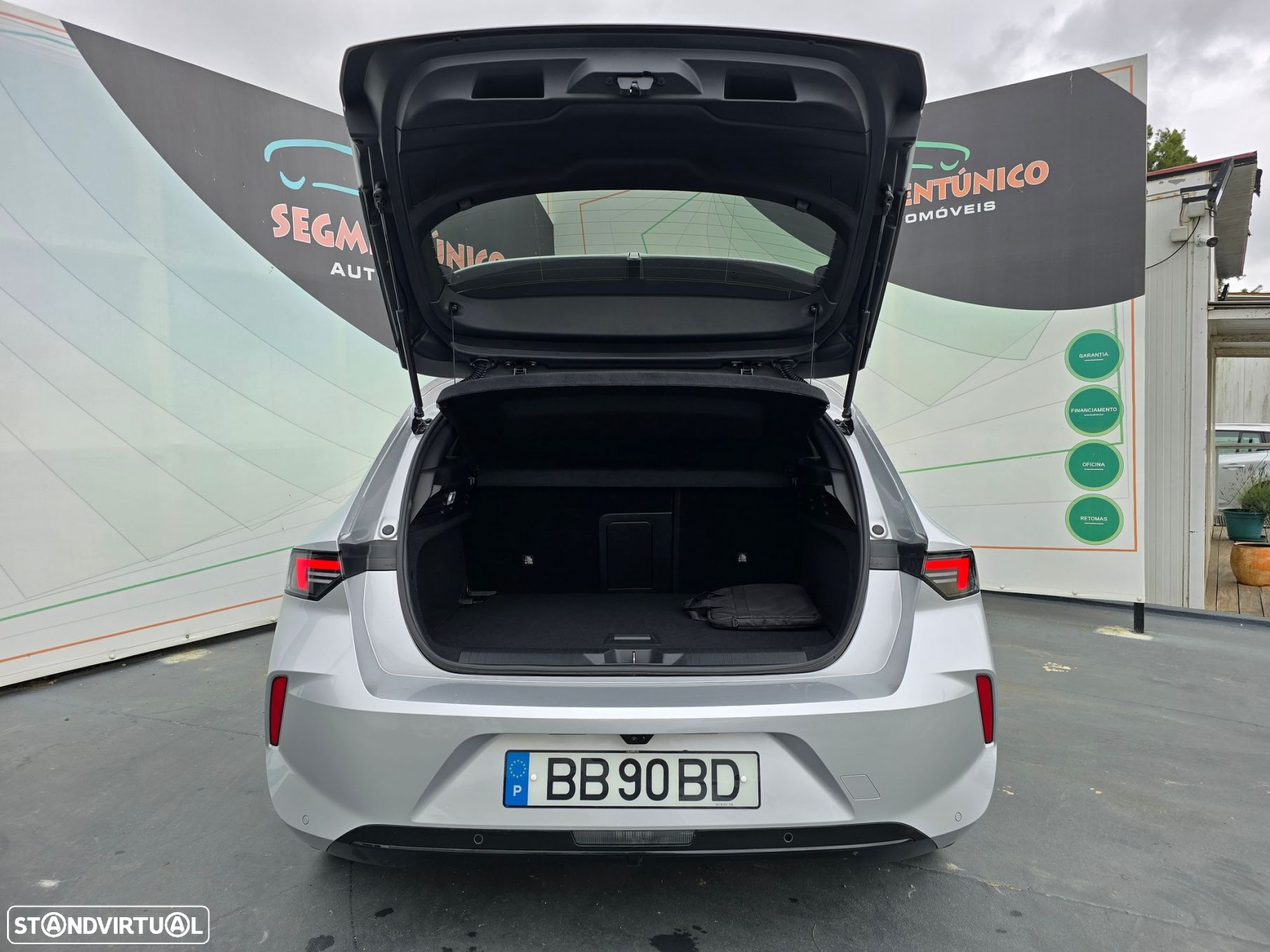 Opel Astra 1.2 T Elegance - 43