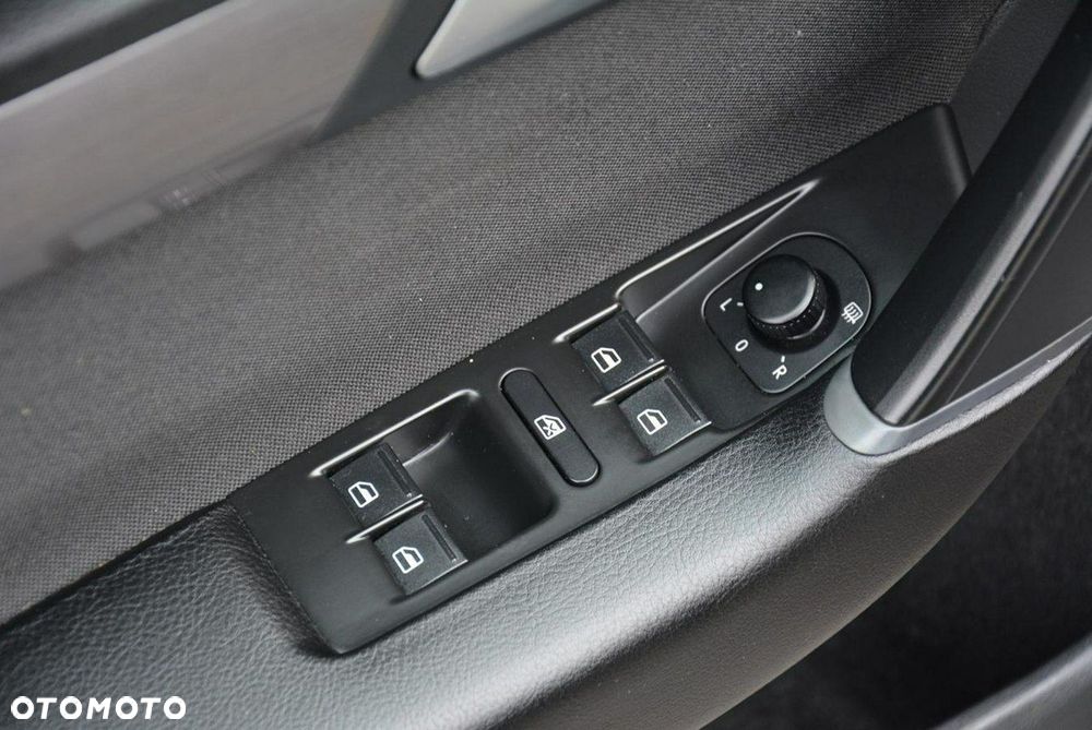 Volkswagen Passat - 31