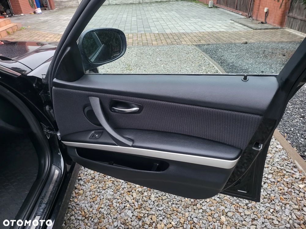 BMW Seria 3 318i Touring Edition Exclusive - 18