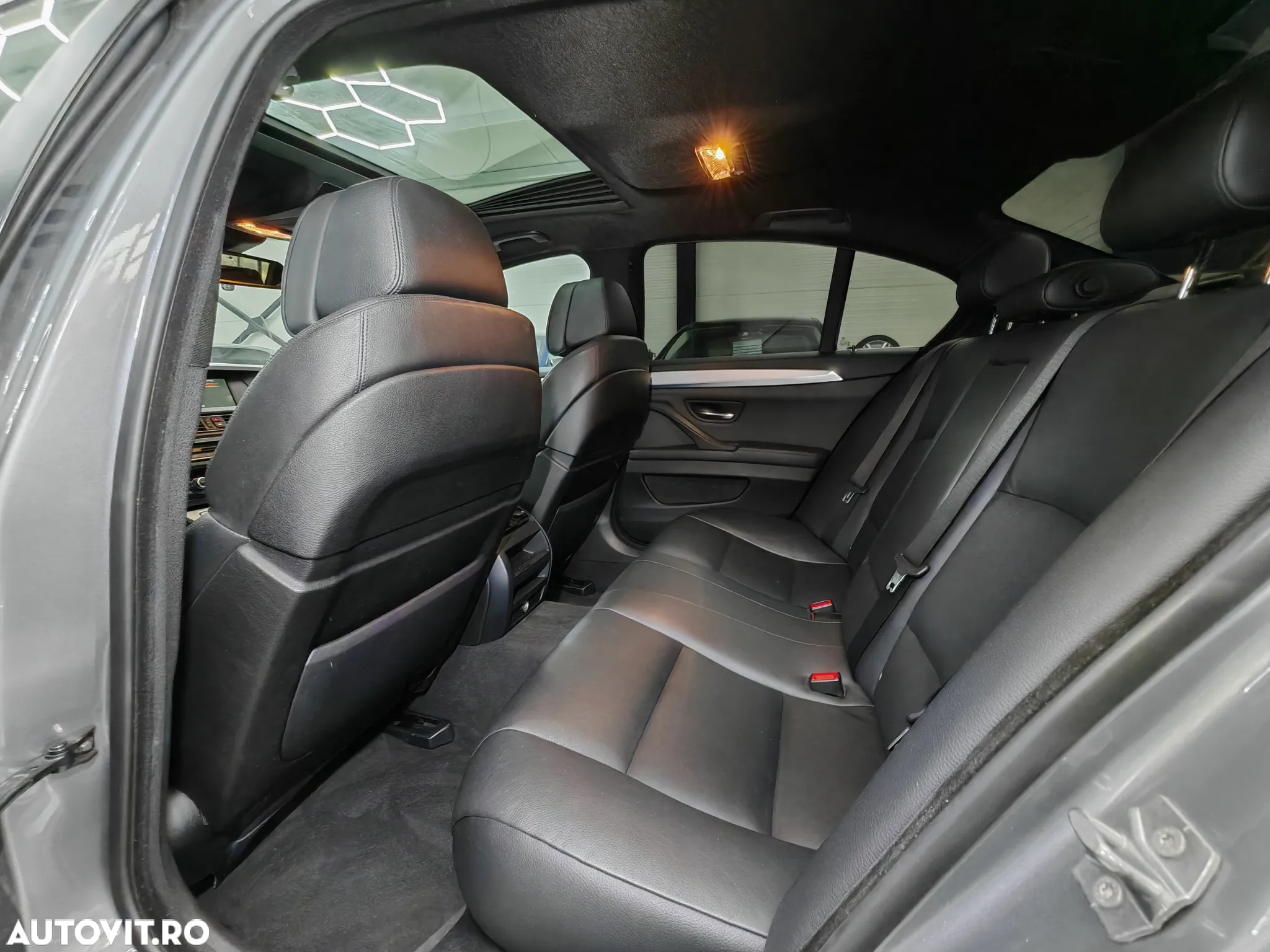 BMW Seria 5 520i Sport-Aut. - 11