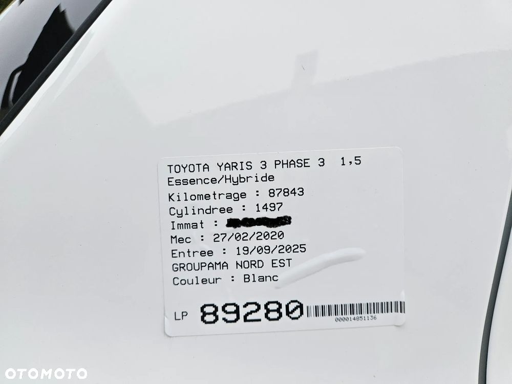 Toyota Yaris Hybrid 100 Selection - 11