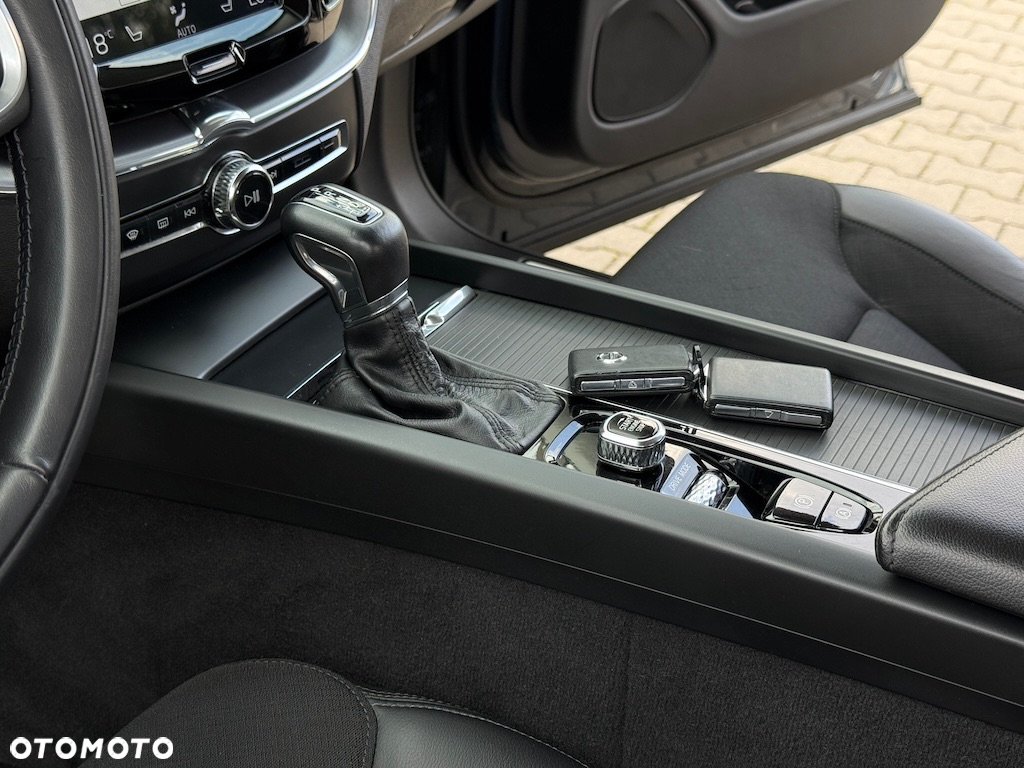 Volvo XC 60 D4 Geartronic Momentum Pro - 24