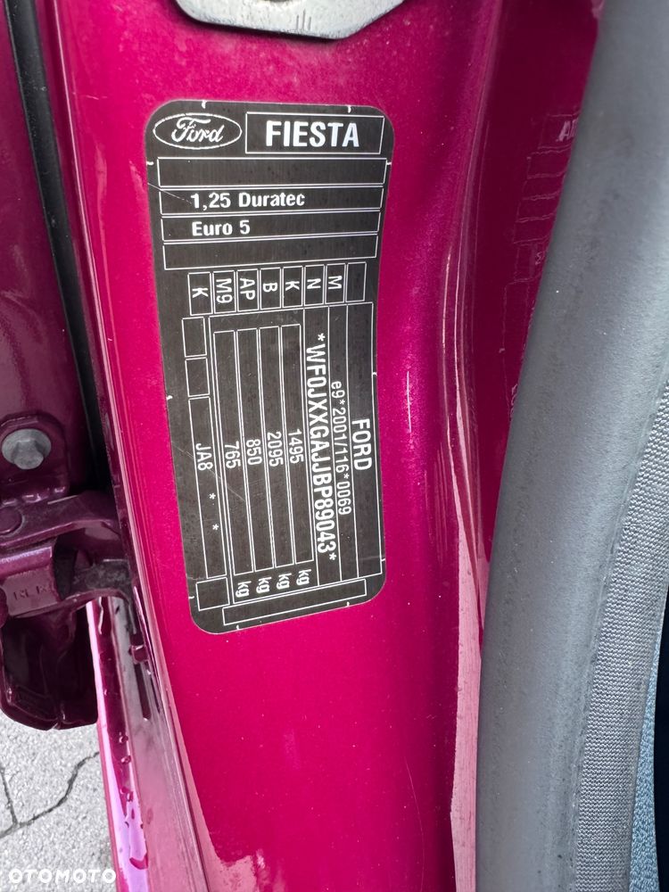 Ford Fiesta 1.25 Champions Edition - 32