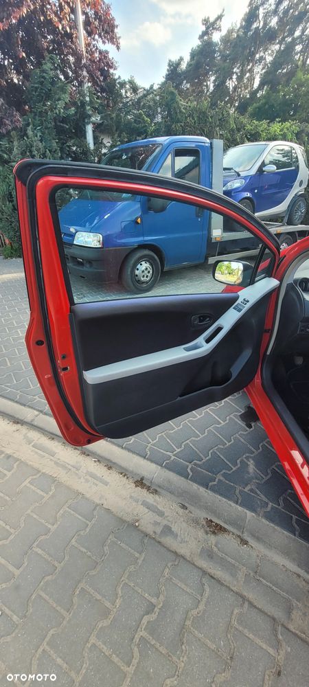 Toyota Yaris - 16