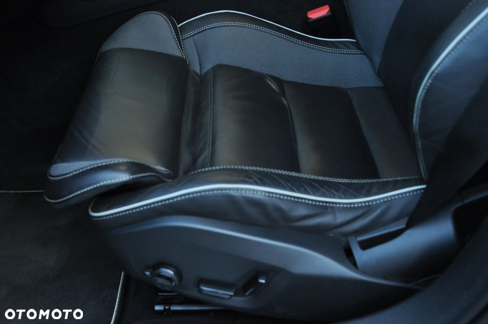 Volvo V60 D4 R-Design - 15