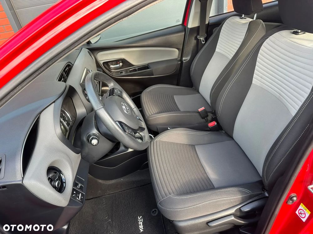 Toyota Yaris Hybrid 100 Active EU6 - 11