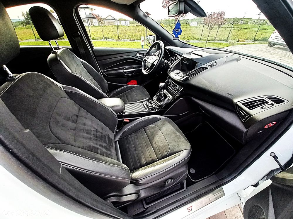 Ford Kuga 2.0 TDCi 2x4 ST-Line - 20