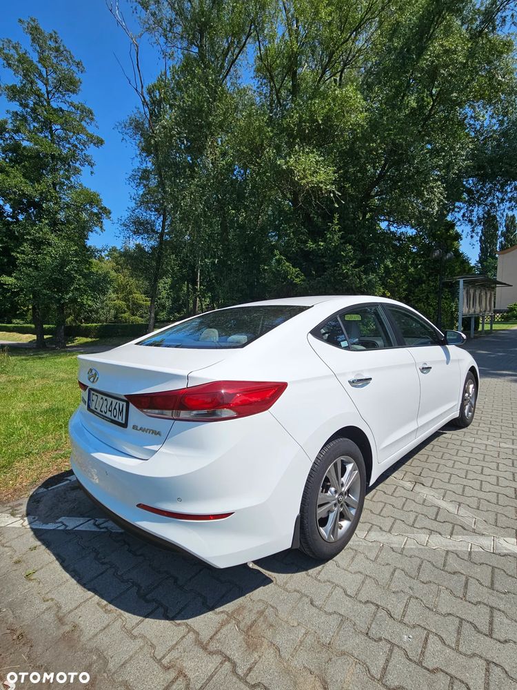 Hyundai Elantra - 8