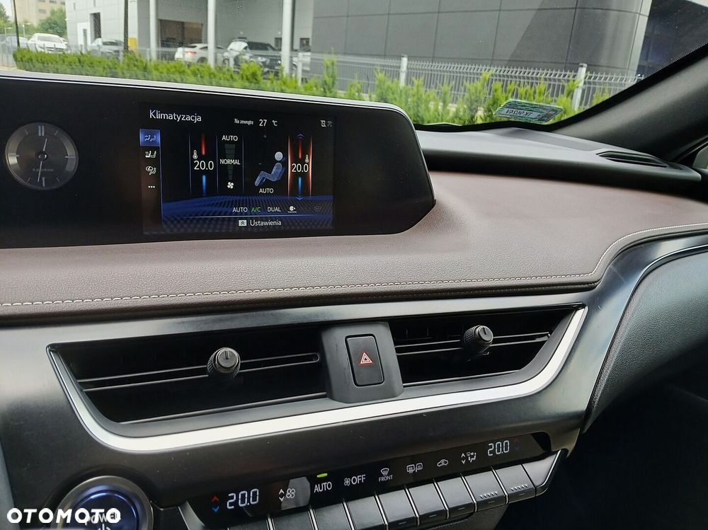 Lexus UX - 24