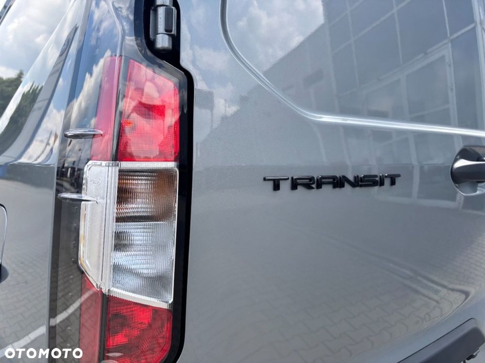 Ford Transit Courier - 14