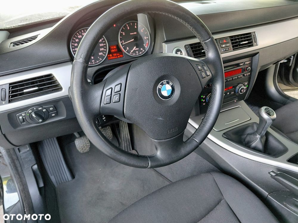 BMW Seria 3 - 22