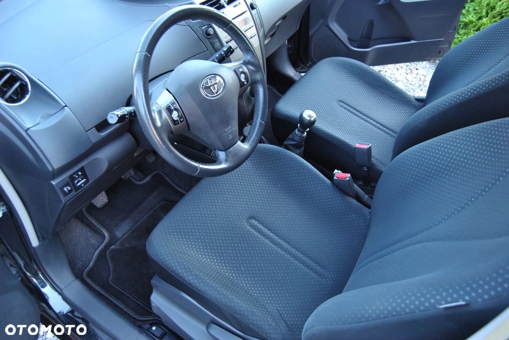 Toyota Yaris 1.33 VVT-i Executive - 5