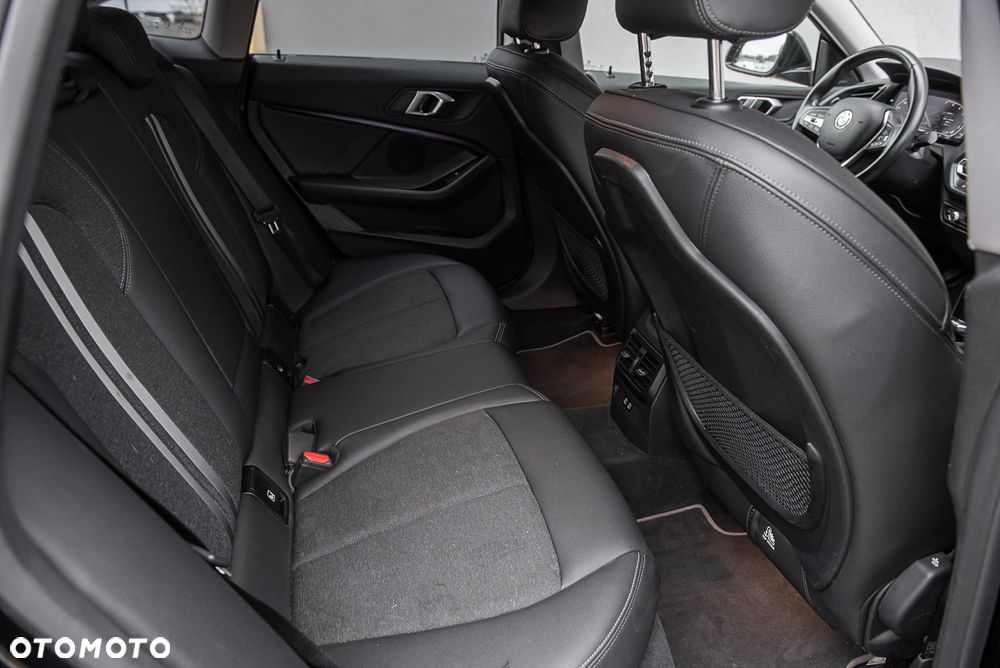 BMW Seria 2 218i - 18