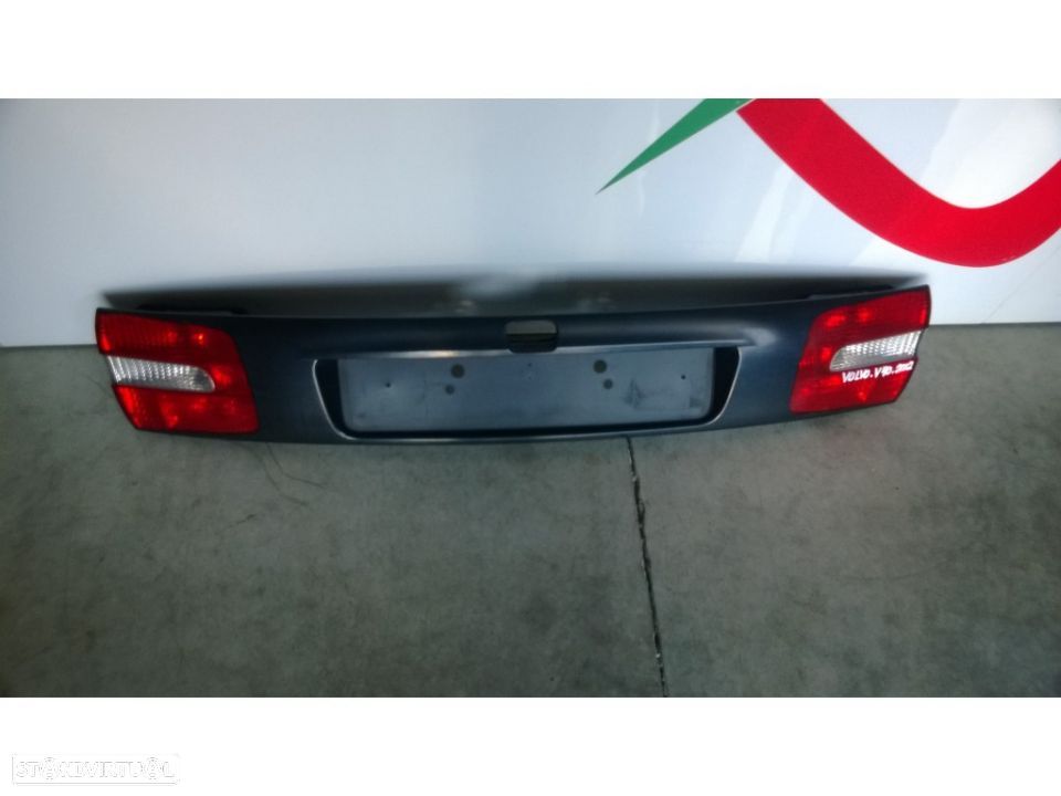 Placa Farolins Mala Volvo V40 2003 - 1