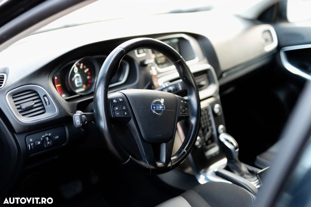 Volvo V40 T4 Powershift Momentum - 9