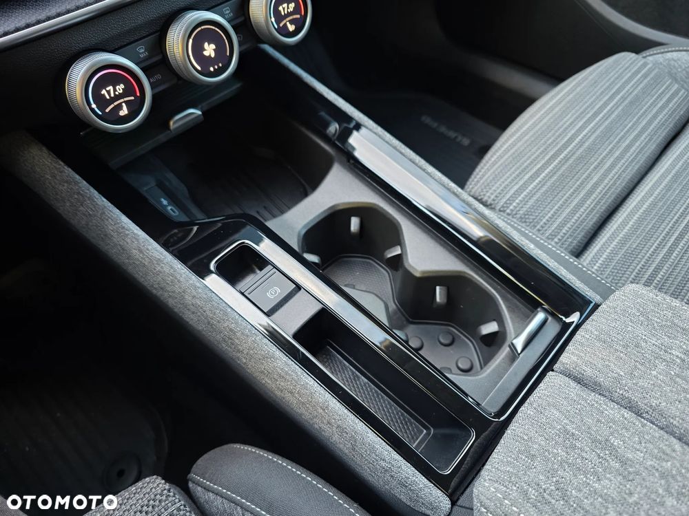 Skoda Superb 1.5 TSI mHEV Selection DSG - 24