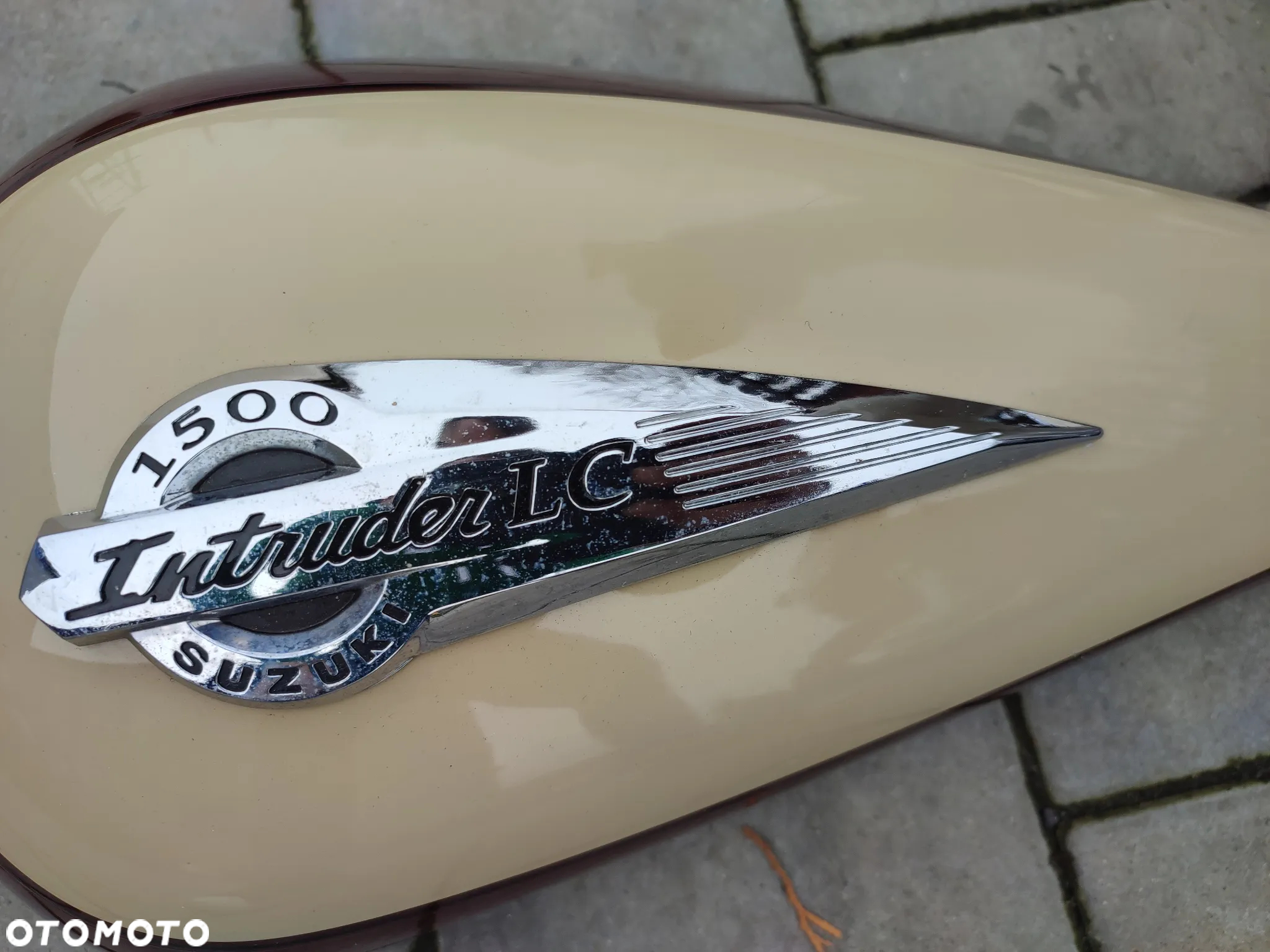 Nakładka na bak, osłona zbiornika paliwa, znaczek Suzuki Intruder 1500 LC - 8