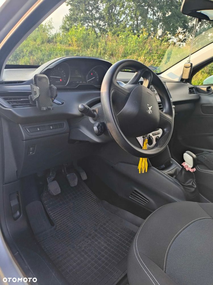 Peugeot 208 - 4
