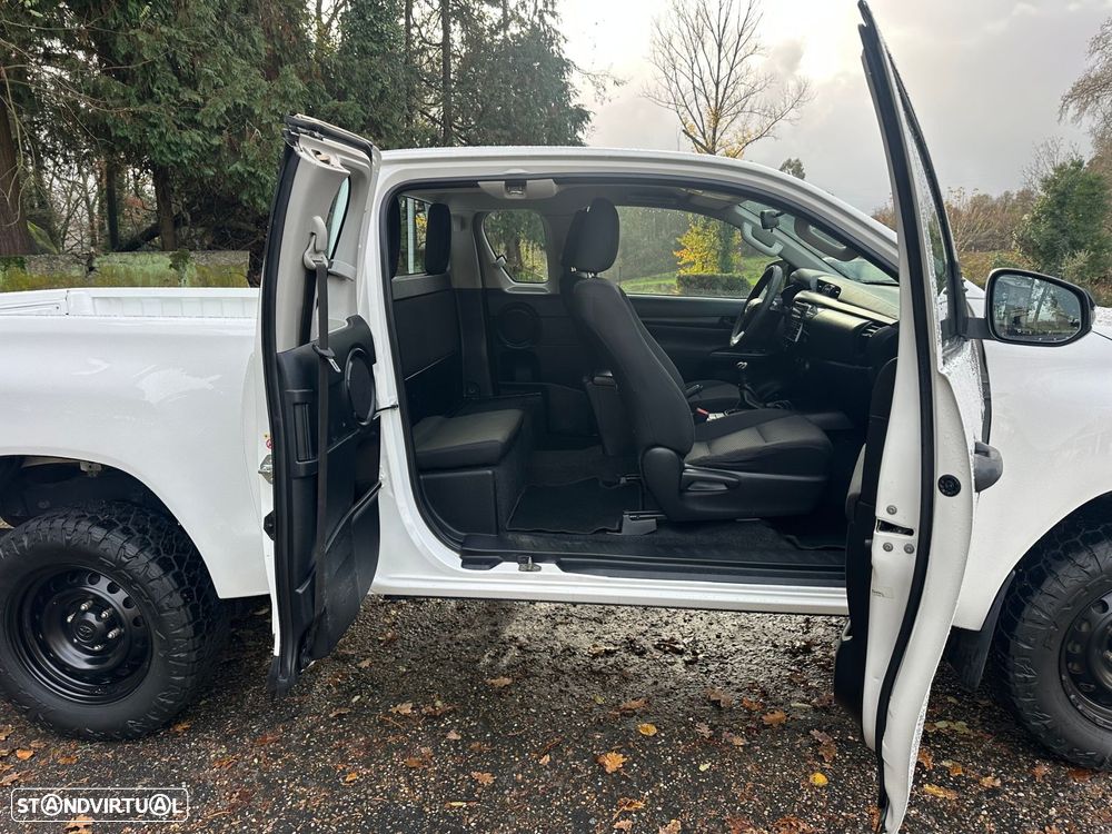 Toyota Hilux 2.4 D-4D 4WD CE Trial - 16