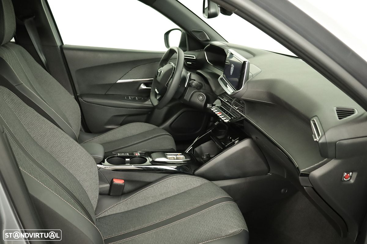 Peugeot 2008 1.2 PureTech Allure EAT8 - 22
