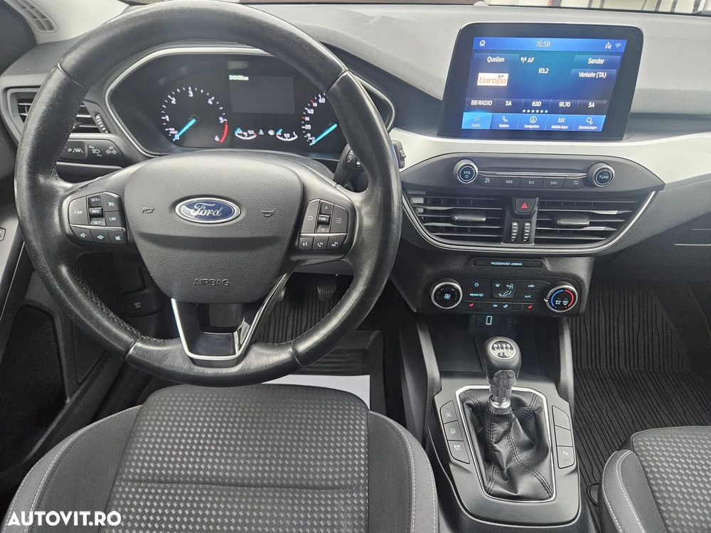 Ford Focus - 8