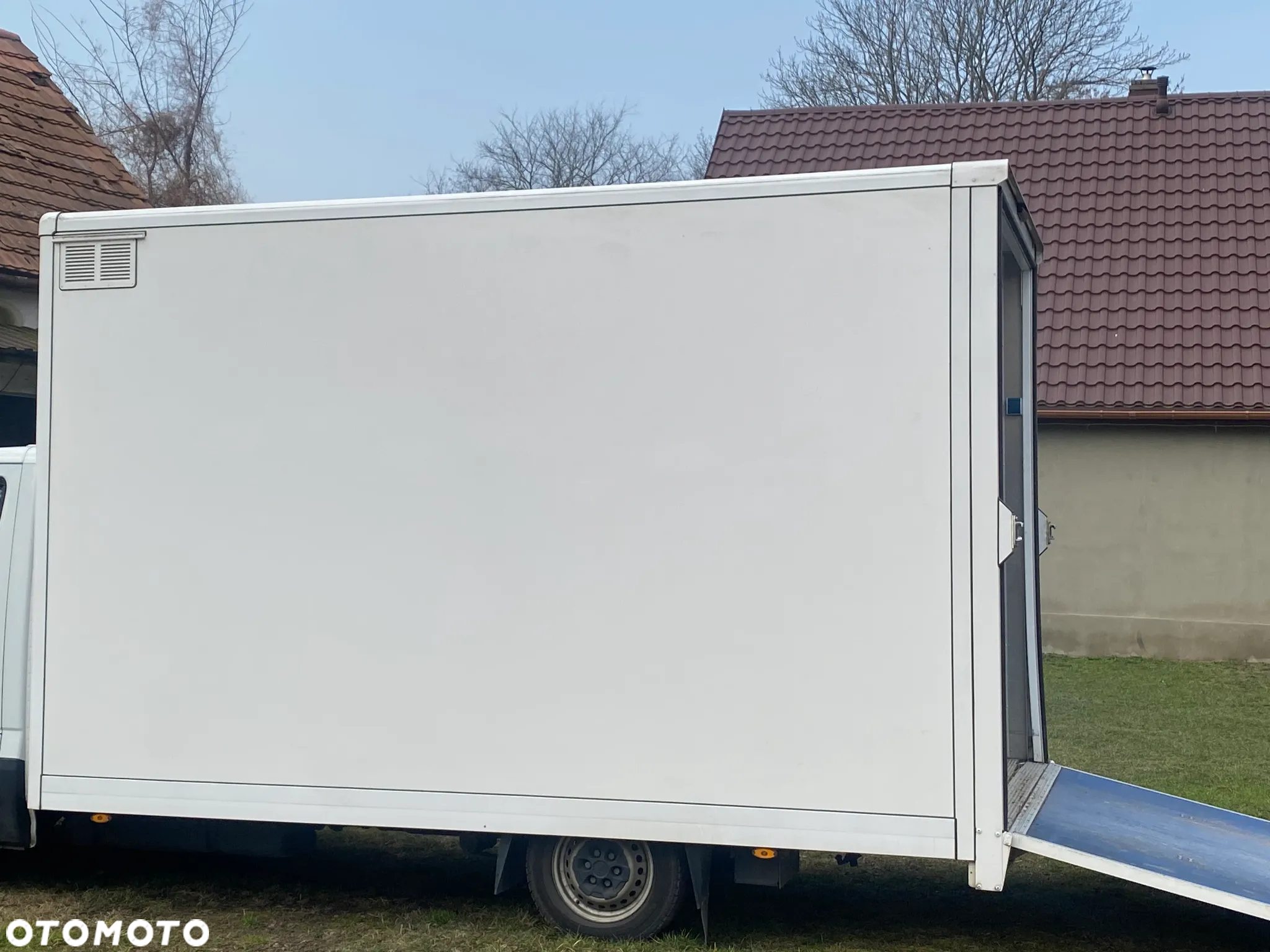 Kontener zabudowa Iveco Daily z 2023 roku wyjątkowa konstrukcja - 2