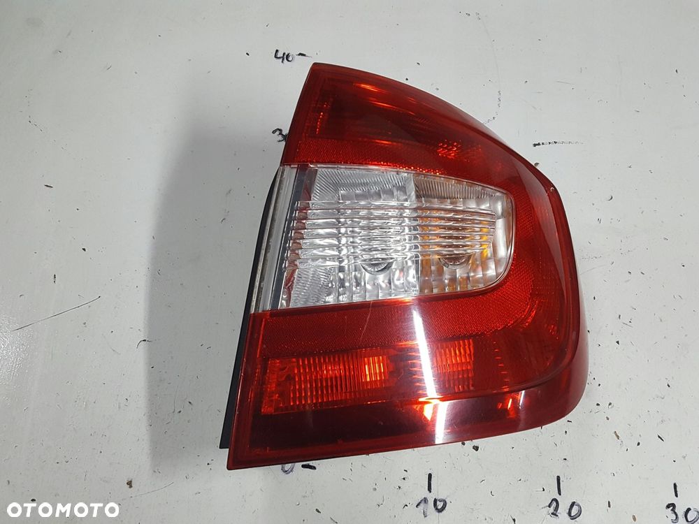 SKODA RAPID 12-17r LIFTBACK LAMPA PRAWA TYŁ - 1