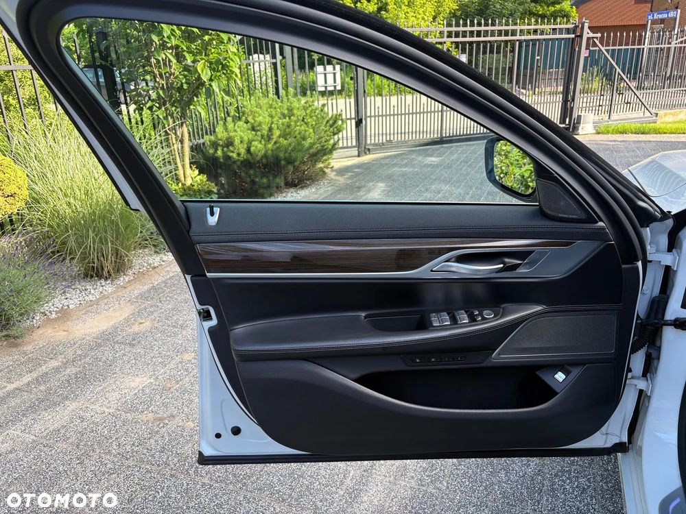 BMW Seria 7 740Li - 17
