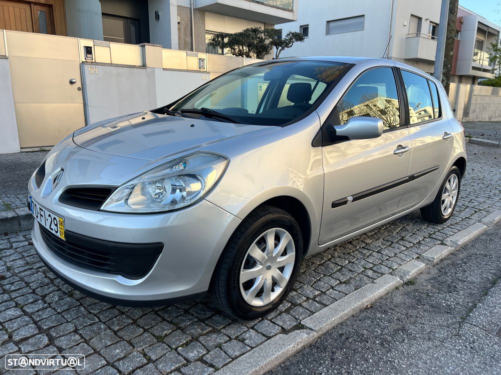 Renault Clio 1.2 16V Dynamique - 1