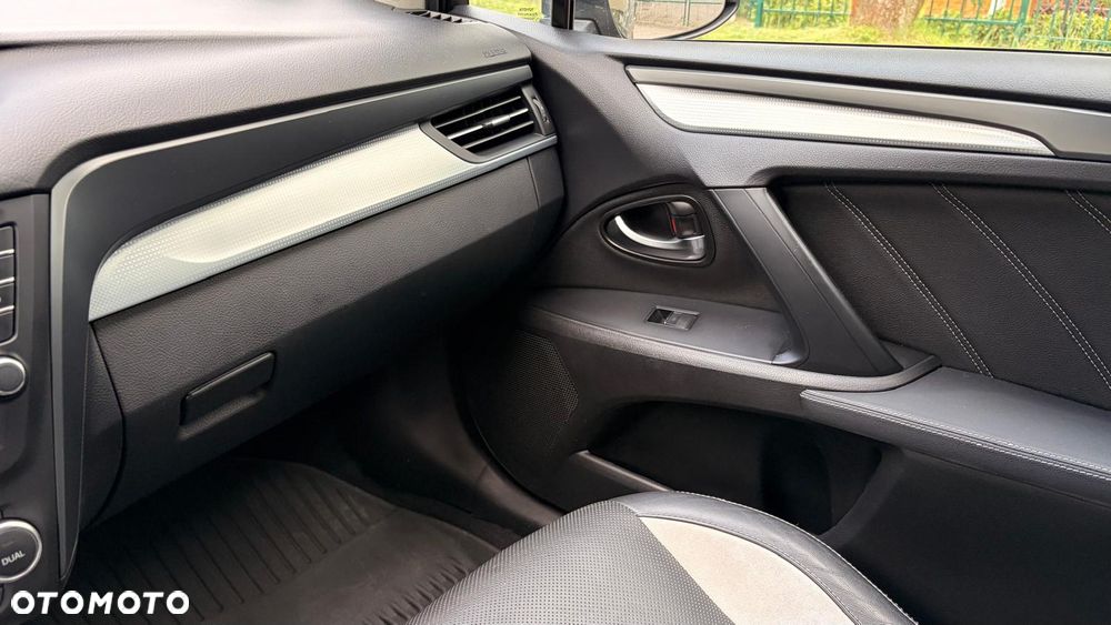 Toyota Avensis 1.8 Selection MS - 38